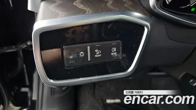 Audi A6 2021 — ფოტო 20/33