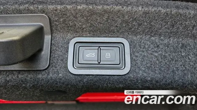 Audi A6 2021 — ფოტო 25/33