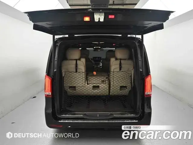 Mercedes-Benz V-Class 2018 — Фото 19/20