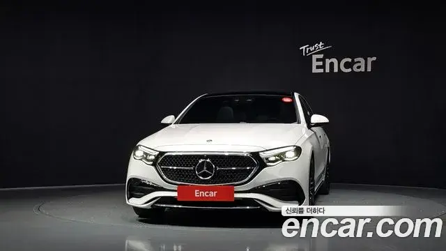 Mercedes-Benz E-Class 2026 — Photo 31/35