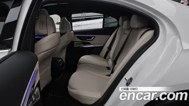 Mercedes-Benz E-Class 2026 — Photo 32/35