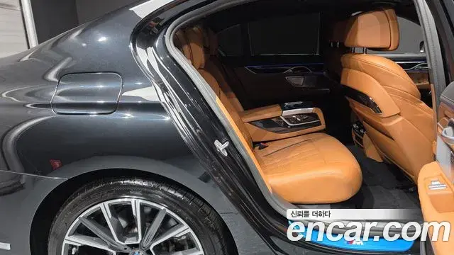 BMW 7 Series 2022 — ფოტო 17/36