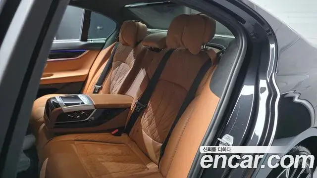 BMW 7 Series 2022 — ფოტო 13/36