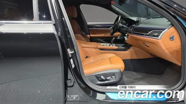BMW 7 Series 2022 — ფოტო 32/36