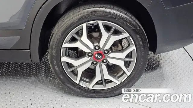 Kia Seltos 2021 — ფოტო 22/32