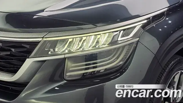 Kia Seltos 2021 — ფოტო 23/32