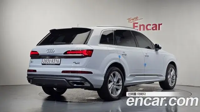 Audi Q7 2022 — Фото 2/20