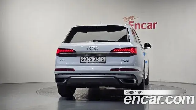 Audi Q7 2022 — Фото 4/20