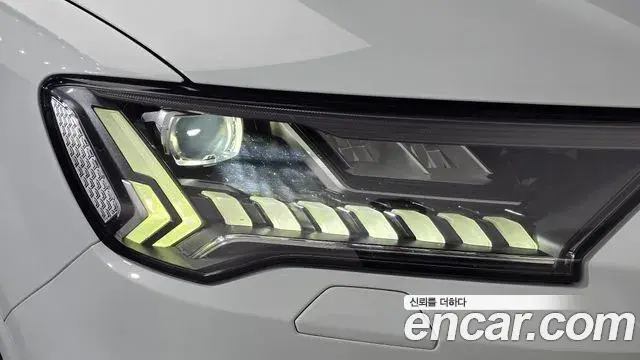 Audi Q7 2022 — Şəkil 9/33