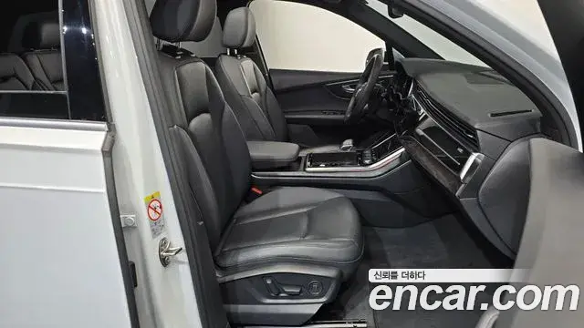 Audi Q7 2022 — Şəkil 14/33