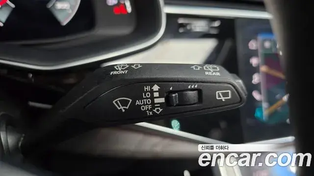 Audi Q7 2022 — Şəkil 27/33
