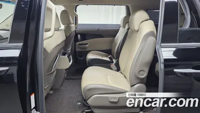 Kia Carnival 2020 — Фото 12/20