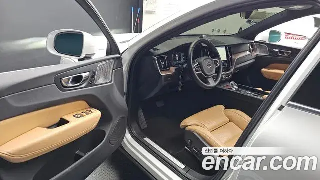Volvo XC60 2024 — Фото 10/20
