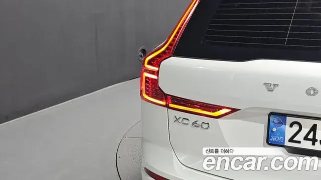Volvo XC60 2024 — Şəkil 32/35