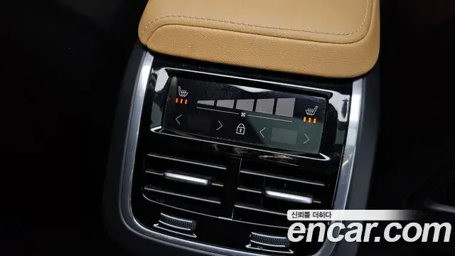 Volvo XC60 2024 — Şəkil 13/35
