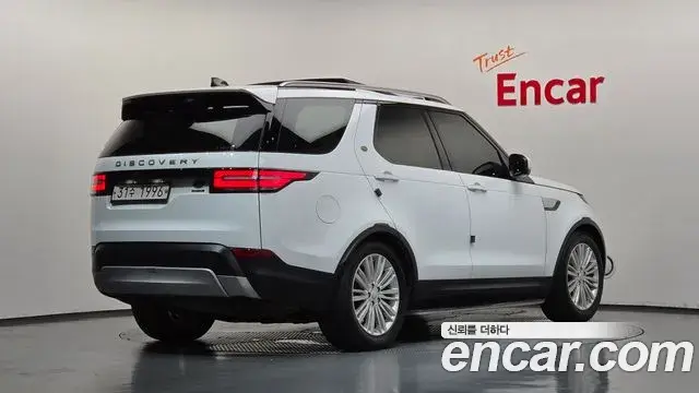 Land Rover Discovery 5 2018 — Şəkil 7/20