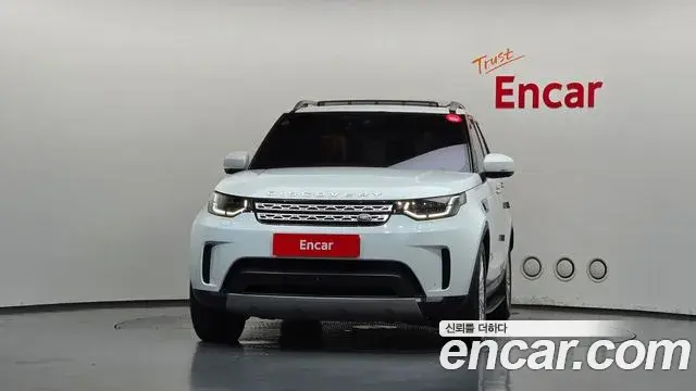 Land Rover Discovery 5 2018 — Şəkil 8/20