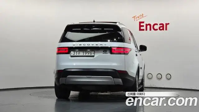 Land Rover Discovery 5 2018 — Şəkil 15/20