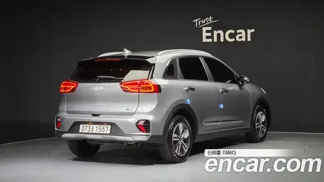 Kia Niro 2021 — Фото 2/20