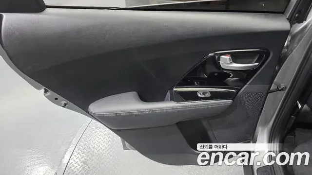 Kia Niro 2021 — Şəkil 26/33