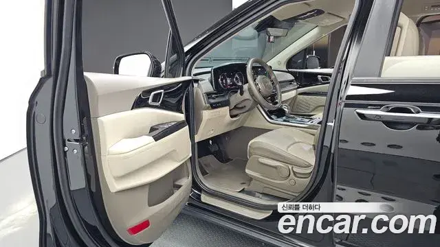 Kia Carnival 2023 — Photo 10/20