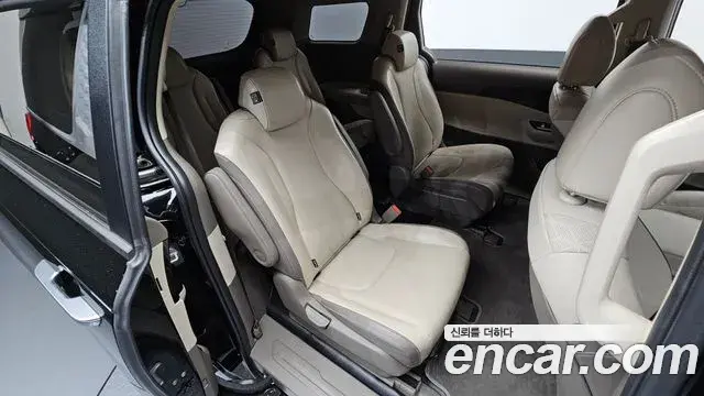 Kia Carnival 2023 — Photo 11/20