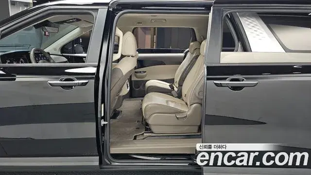 Kia Carnival 2023 — Photo 12/20