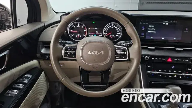 Kia Carnival 2023 — Photo 13/20