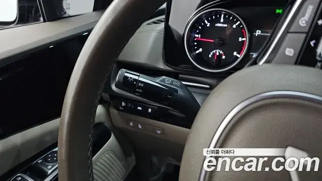Kia Carnival 2023 — Photo 18/20