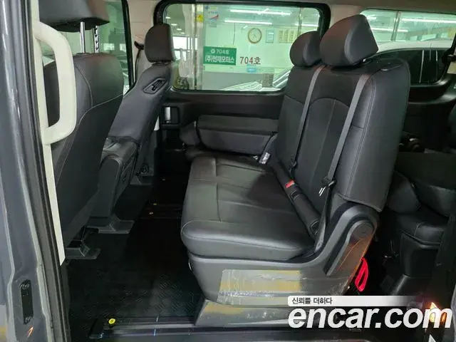 Hyundai Staria 2026 — Şəkil 16/17