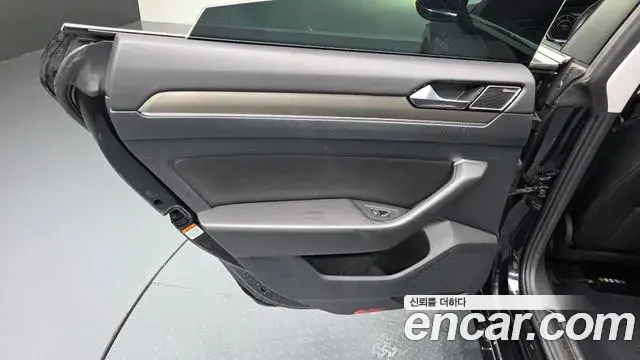 Volkswagen Arteon 2019 — Şəkil 27/36