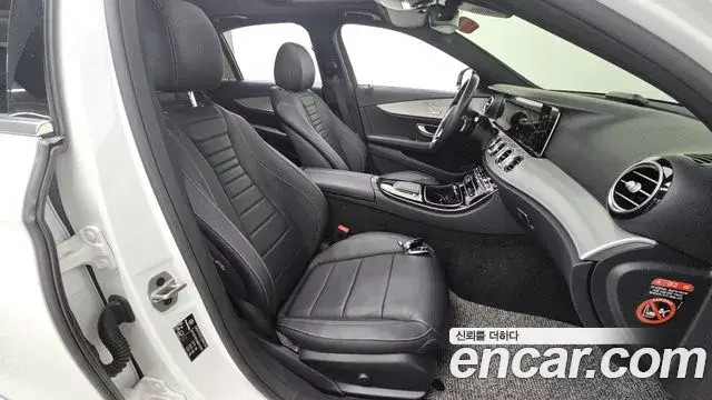 Mercedes-Benz E-Class 2021 — Фото 11/20