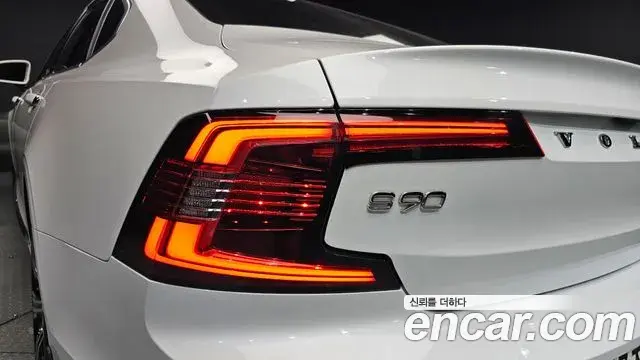 Volvo S90 2021 — ფოტო 35/37