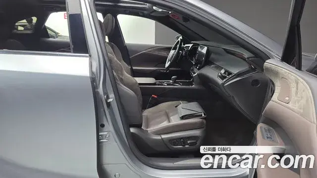 Lexus RX350h 2023 — Photo 5/37