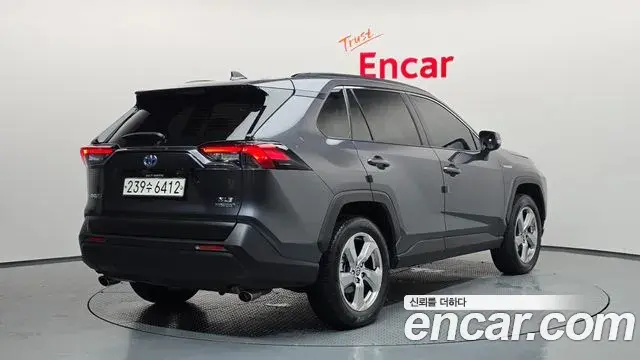 Toyota RAV4 2021 — Фото 2/20