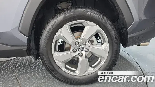 Toyota RAV4 2021 — Şəkil 3/31