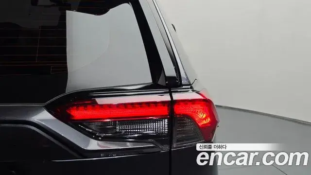 Toyota RAV4 2021 — Şəkil 15/31