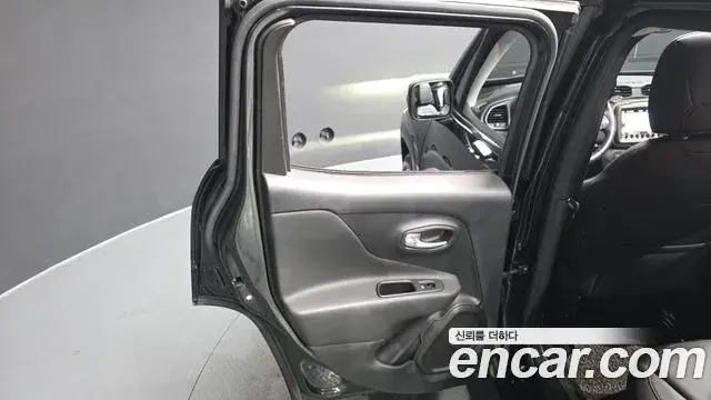 Jeep Renegade 2020 — Photo 16/38