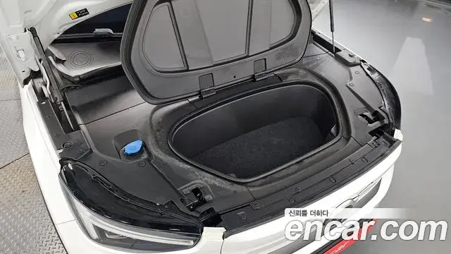 Volvo C40 Recharge 2022 — ფოტო 32/35