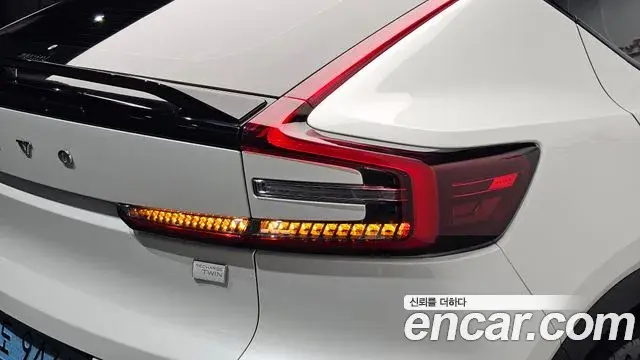 Volvo C40 Recharge 2022 — ფოტო 8/35