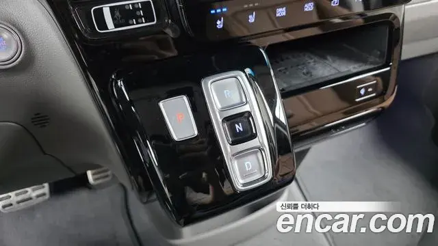 Hyundai Staria 2024 — Фото 7/20