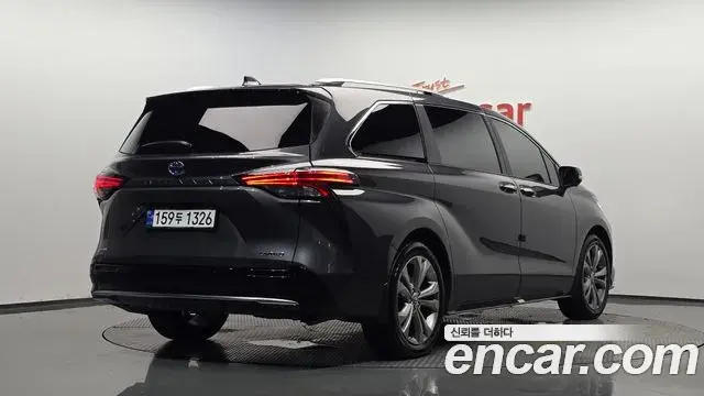 Toyota Sienna 2025 — ფოტო 11/38
