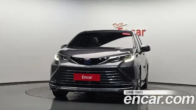Toyota Sienna 2025 — ფოტო 17/38