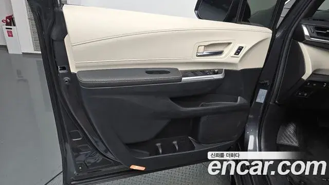 Toyota Sienna 2025 — ფოტო 20/38