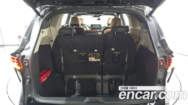 Toyota Sienna 2025 — ფოტო 37/38