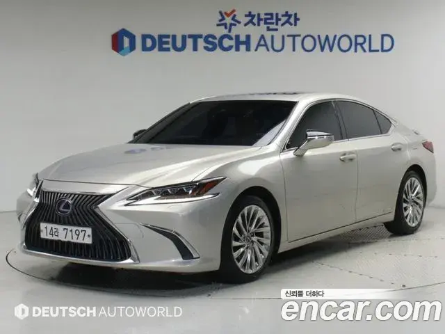 Lexus ES300h 2019 — Photo 9/20
