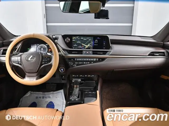 Lexus ES300h 2019 — Photo 10/20
