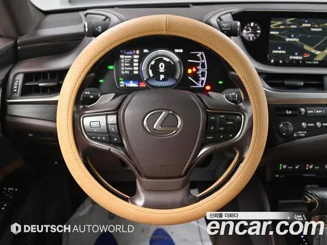 Lexus ES300h 2019 — Photo 13/20