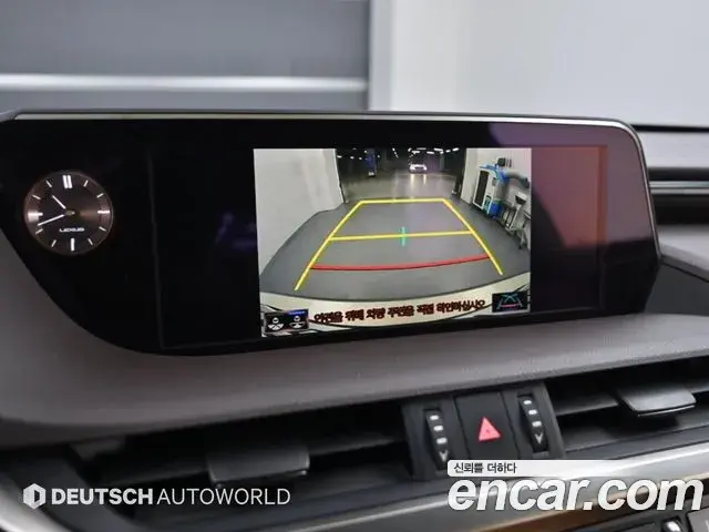 Lexus ES300h 2019 — Photo 15/20