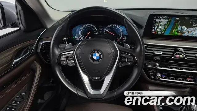 BMW 5 Series 2018 — Фото 13/20